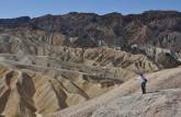 Visitando o Golden Canyon, visto de Zabriskie Point, no Death Valley National Park, na Califórnia - EUA